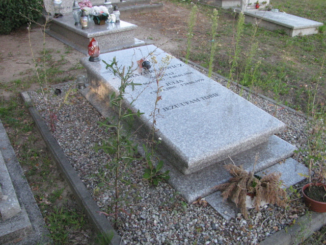 Grób Julia Mazurkiewicz